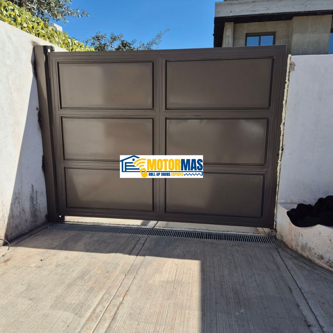 Γκαραζόπορτα ανοιγόμενη Motormas